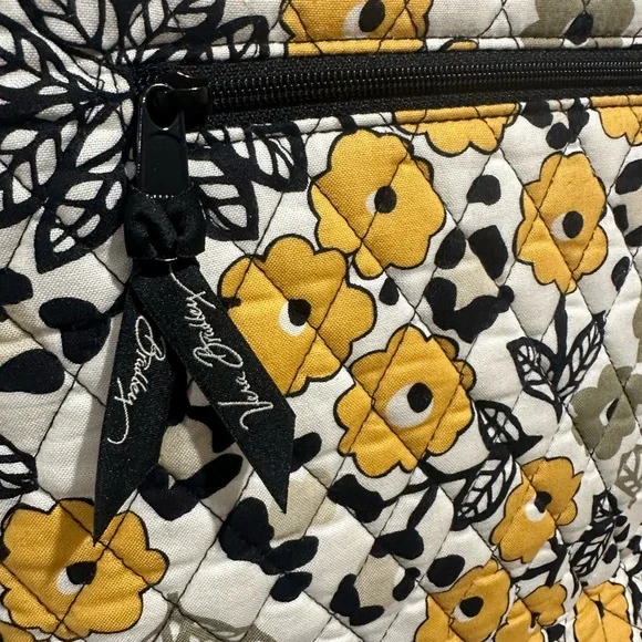 MWT. Vera Bradley Mailbag crossbody yellow /Black Quilted Tote. Go wild floral. - Picture 9 of 15